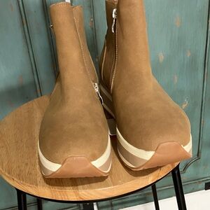 Brand new Jessica Carlyle ankle boots